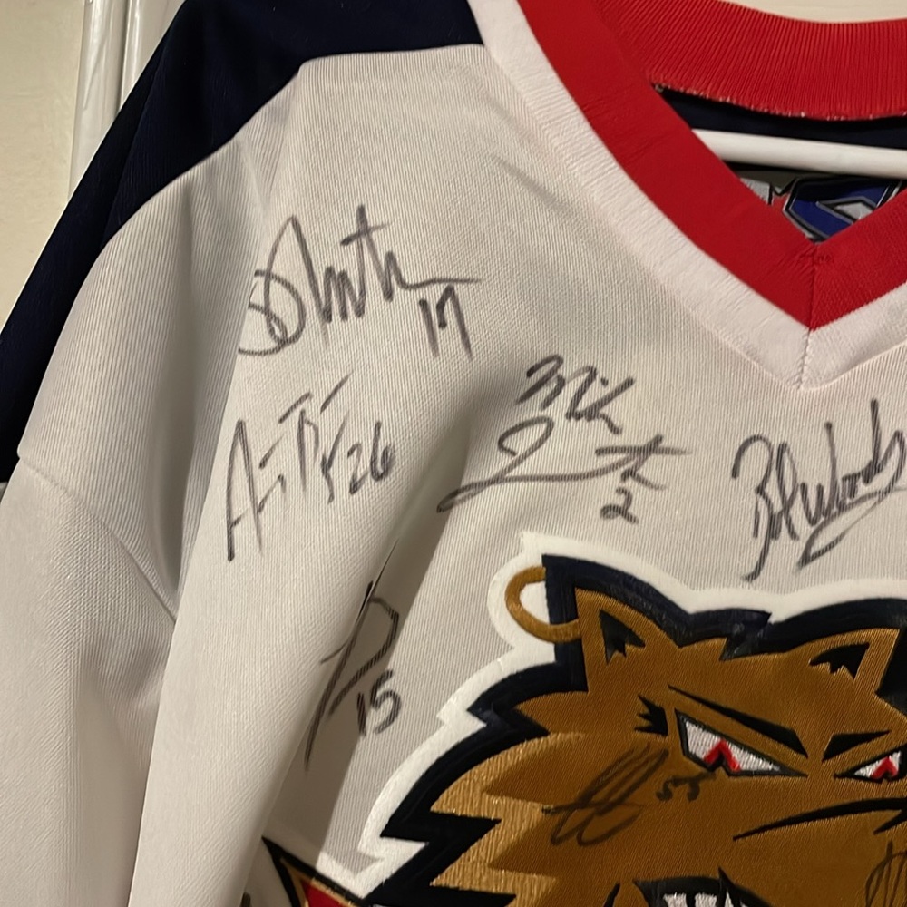 Sea Wolves Autographed Hockey Jersey - Picture 3 of 6